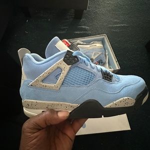 Jordan Retro 4’s University Blue & Grey